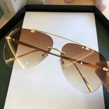 Lunettes de soleil percées